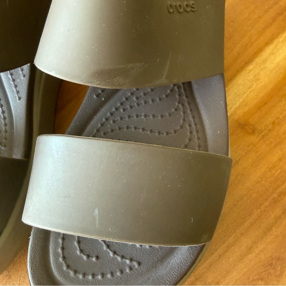 CROCS Women's Brooklyn Low Wedge Sandals - Picture 5 of 14